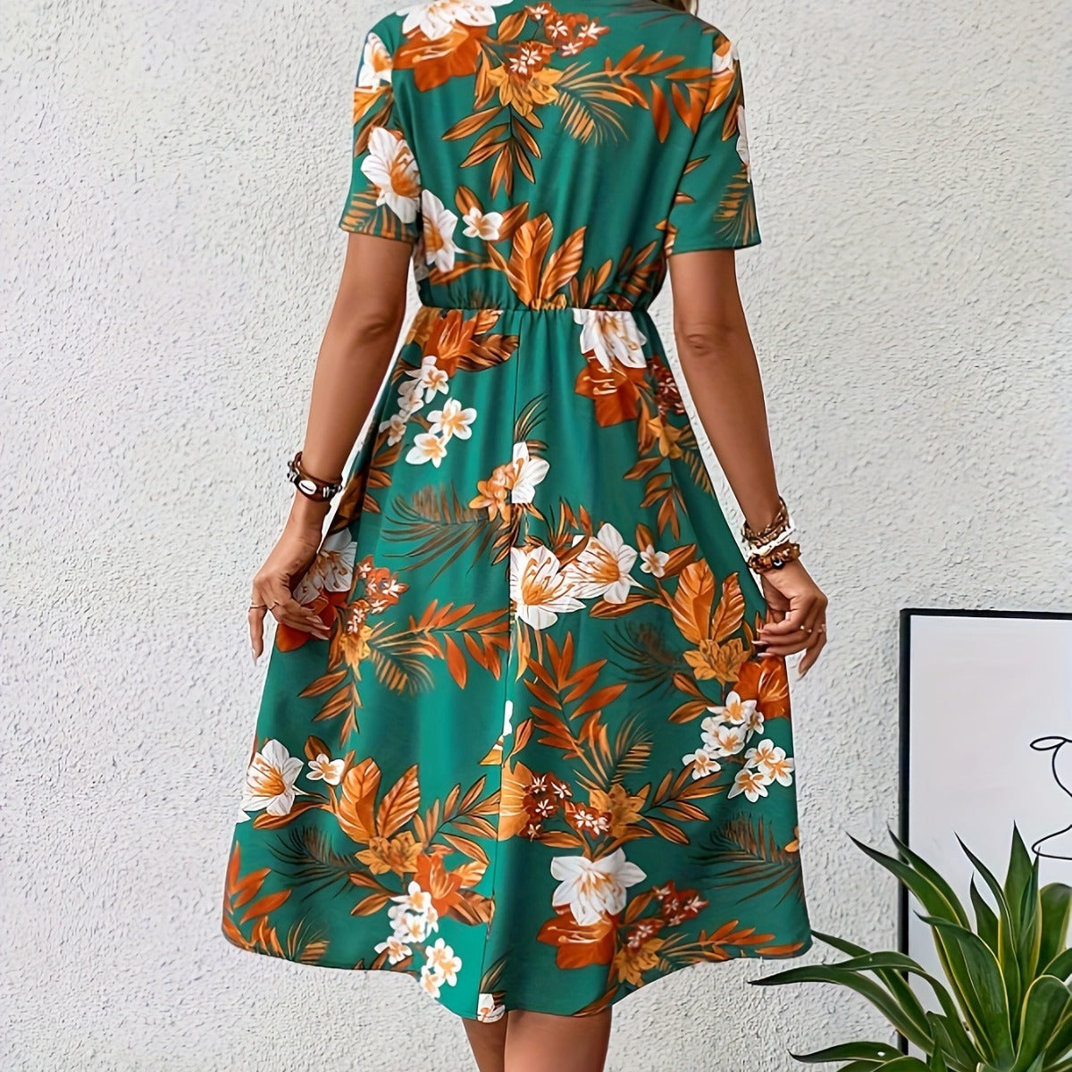Floral Midi Dress With V-Neck and Short Sleeves